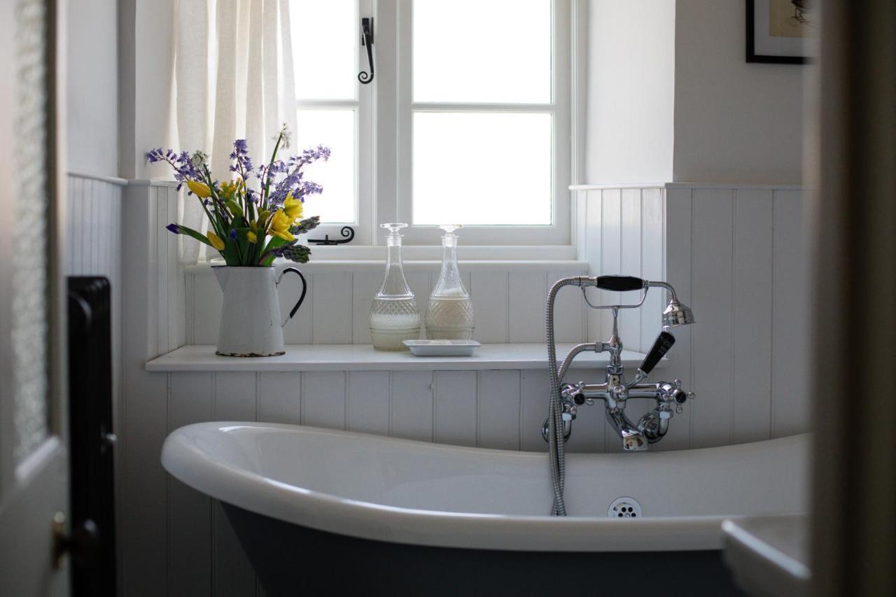 Gleneda Cottage - A Renovated, Traditional Cotswold Cottage Full Of Charm With Fireplace And Garden Bourton on the Hill Extérieur photo