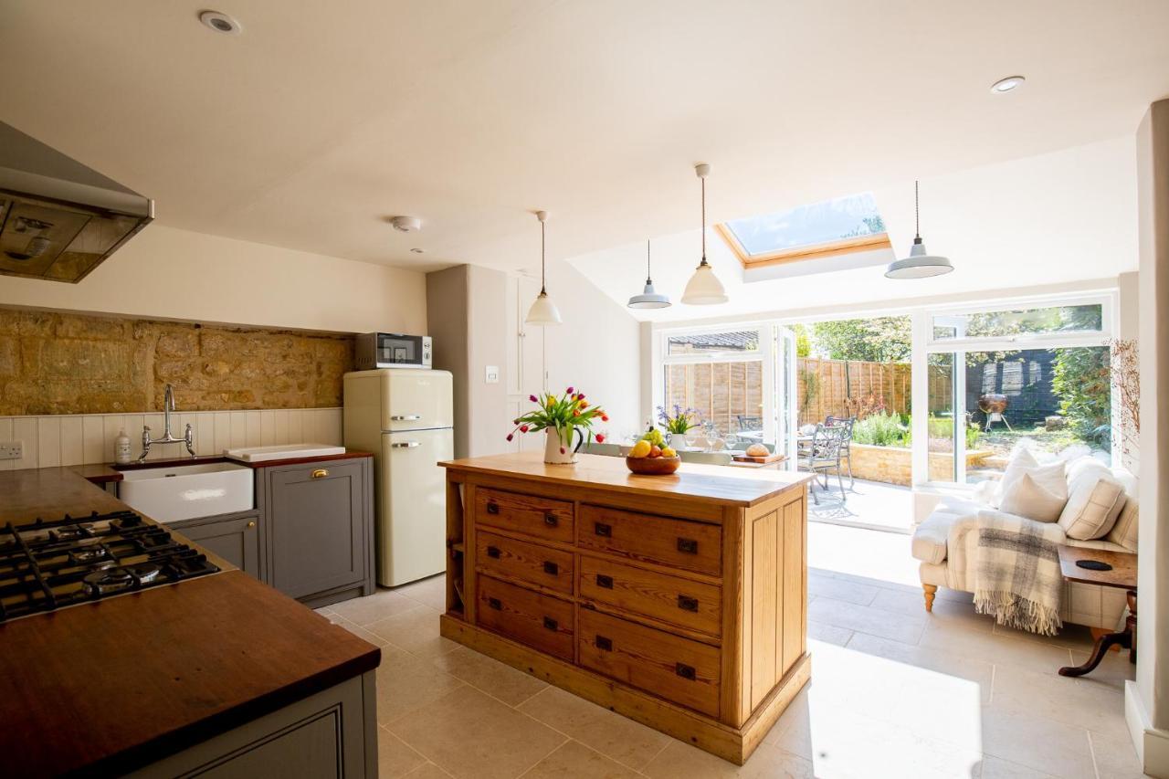 Gleneda Cottage - A Renovated, Traditional Cotswold Cottage Full Of Charm With Fireplace And Garden Bourton on the Hill Extérieur photo