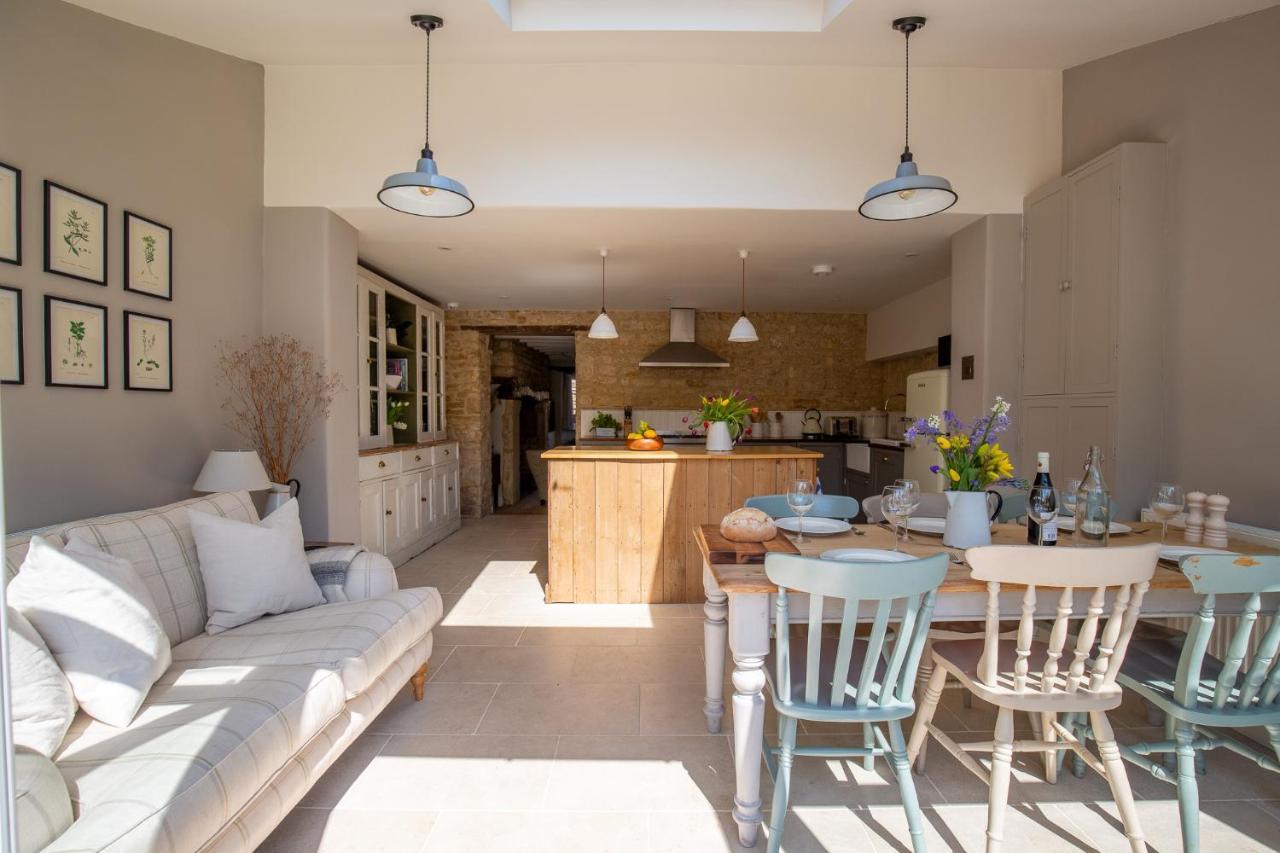 Gleneda Cottage - A Renovated, Traditional Cotswold Cottage Full Of Charm With Fireplace And Garden Bourton on the Hill Extérieur photo