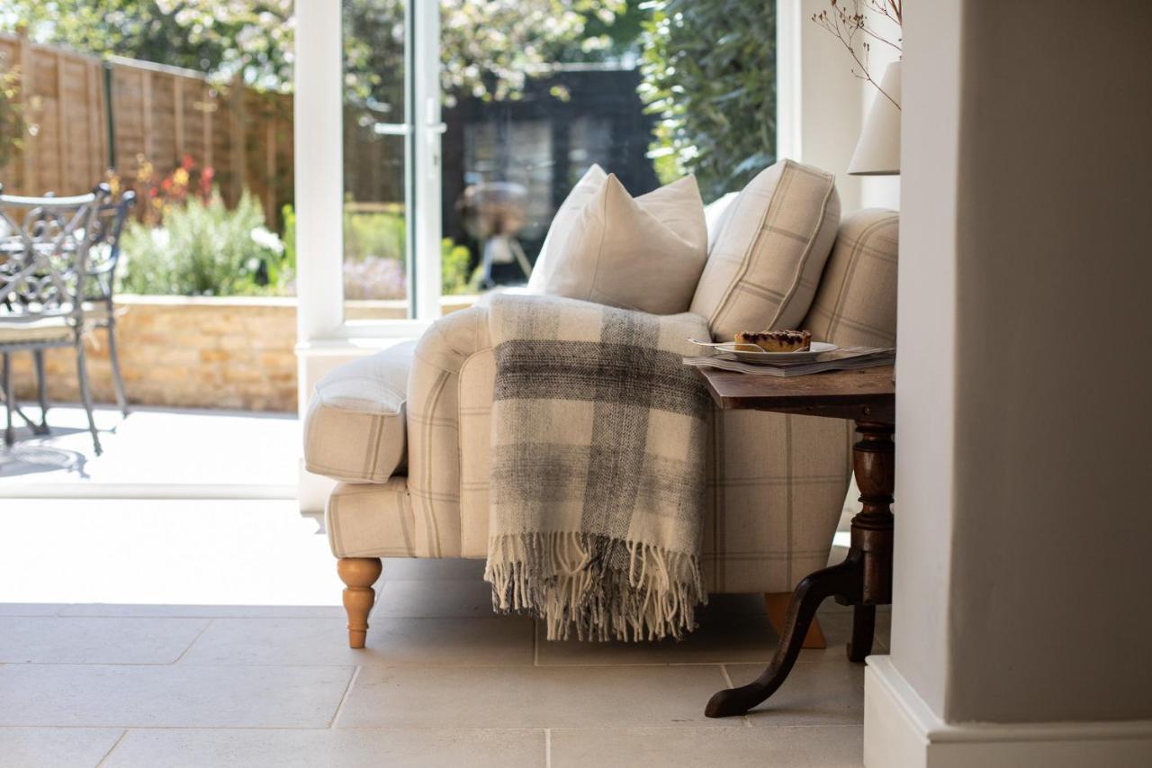 Gleneda Cottage - A Renovated, Traditional Cotswold Cottage Full Of Charm With Fireplace And Garden Bourton on the Hill Extérieur photo