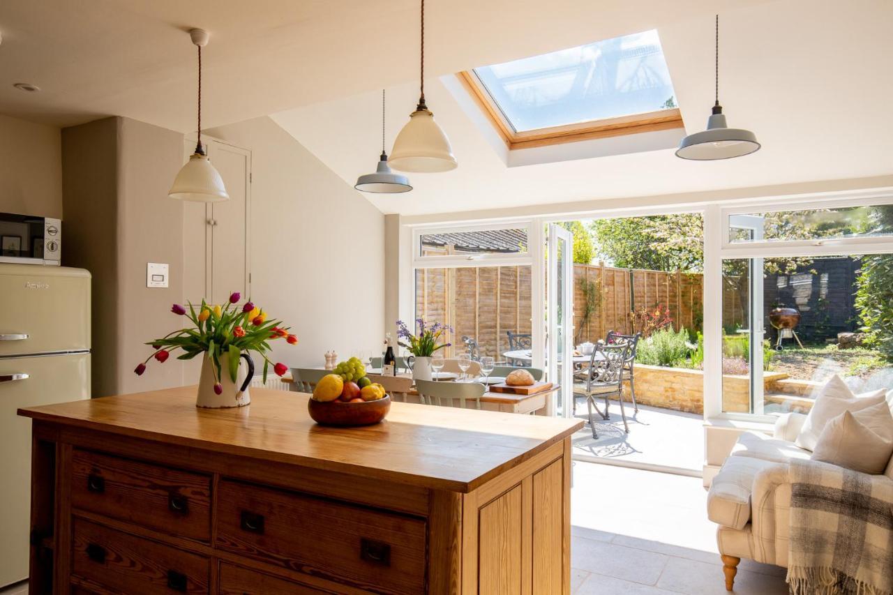 Gleneda Cottage - A Renovated, Traditional Cotswold Cottage Full Of Charm With Fireplace And Garden Bourton on the Hill Extérieur photo