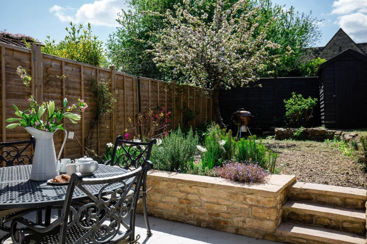 Gleneda Cottage - A Renovated, Traditional Cotswold Cottage Full Of Charm With Fireplace And Garden Bourton on the Hill Extérieur photo