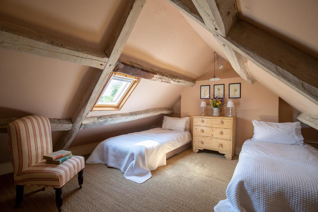 Gleneda Cottage - A Renovated, Traditional Cotswold Cottage Full Of Charm With Fireplace And Garden Bourton on the Hill Extérieur photo