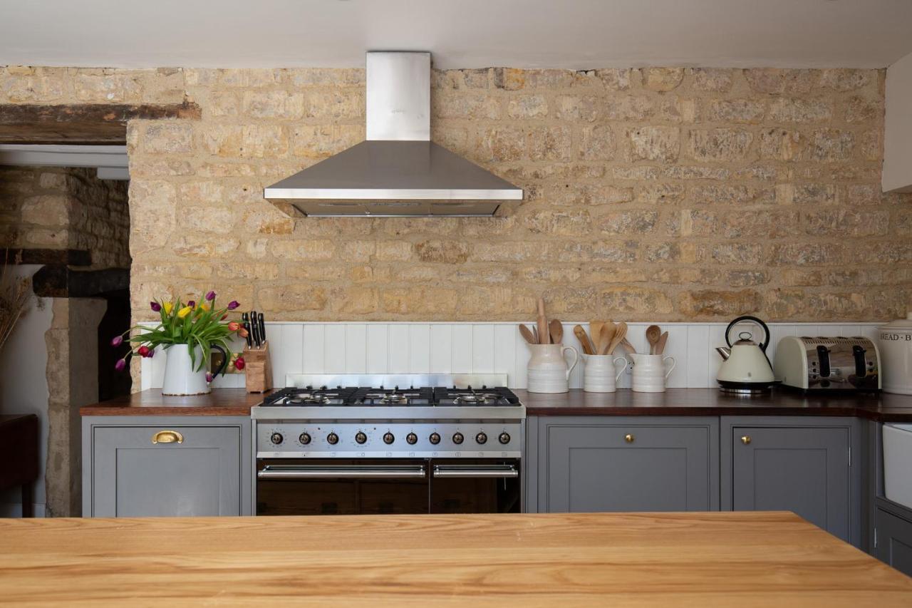 Gleneda Cottage - A Renovated, Traditional Cotswold Cottage Full Of Charm With Fireplace And Garden Bourton on the Hill Extérieur photo