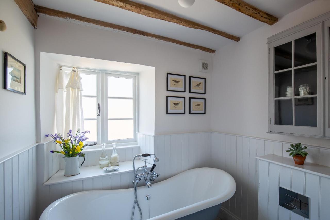 Gleneda Cottage - A Renovated, Traditional Cotswold Cottage Full Of Charm With Fireplace And Garden Bourton on the Hill Extérieur photo