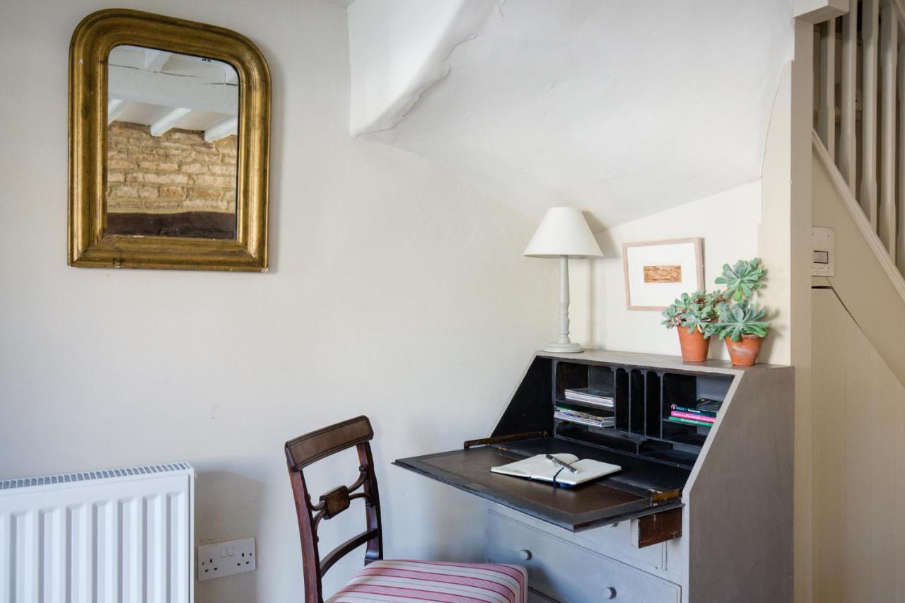 Gleneda Cottage - A Renovated, Traditional Cotswold Cottage Full Of Charm With Fireplace And Garden Bourton on the Hill Extérieur photo