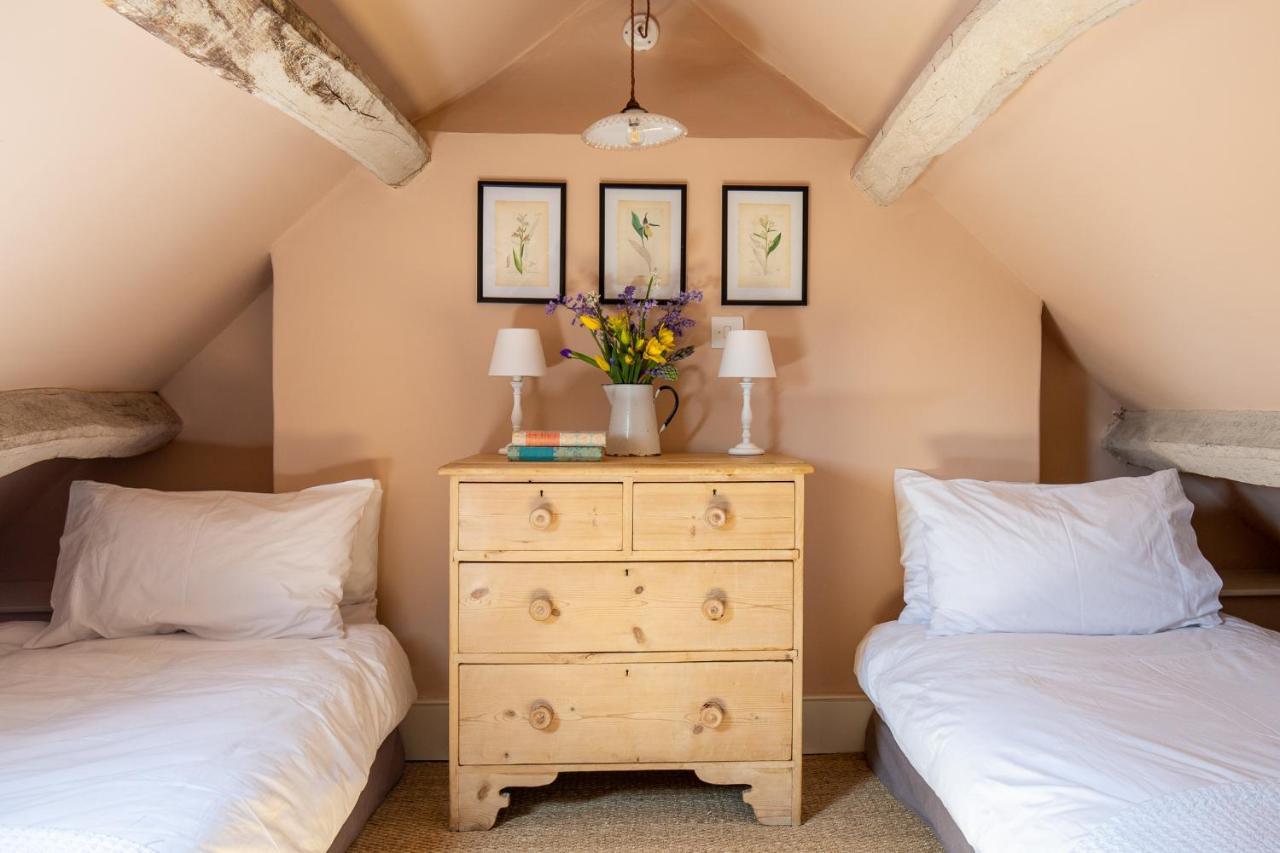 Gleneda Cottage - A Renovated, Traditional Cotswold Cottage Full Of Charm With Fireplace And Garden Bourton on the Hill Extérieur photo